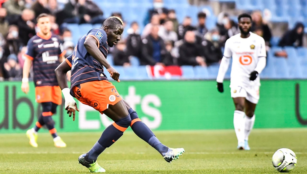 Los centrales que el Valencia podría fichar por el lesionado Diakhaby