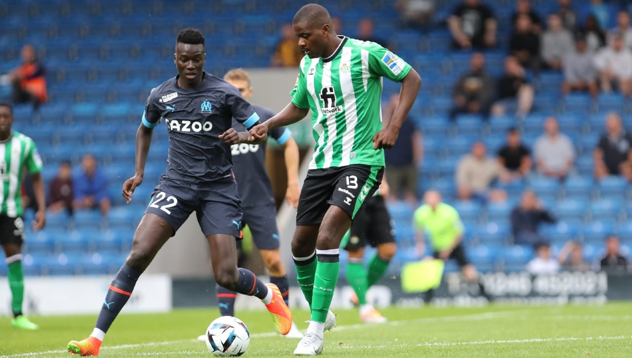 William Carvalho se queda