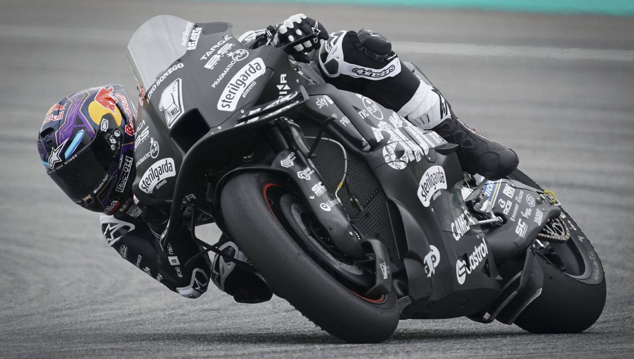 Jorge Martín provoca el primer conflicto en Aprilia