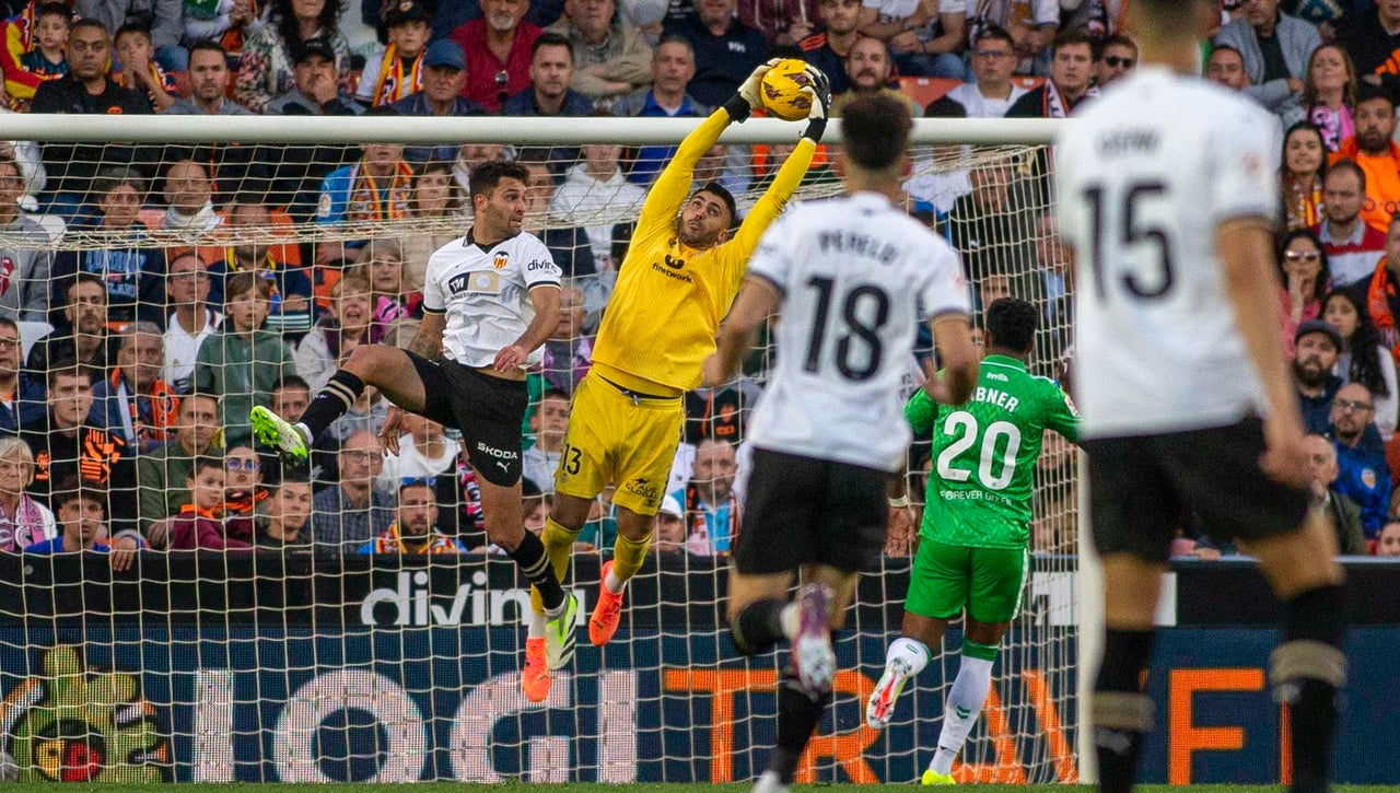 Alineaciones Valencia - Betis: Onces confirmados de Valencia CF y Real Betis en la jornada 14ª de LaLiga EA Sports