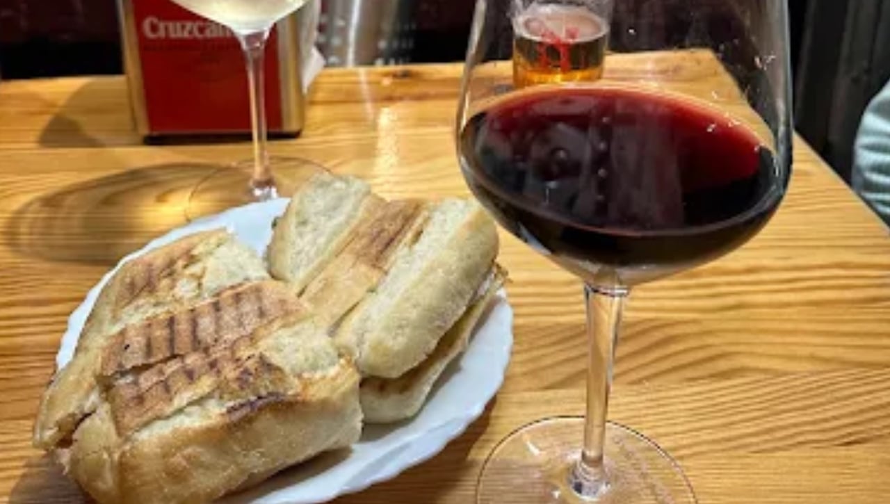 Un famoso bar de Sevilla se traspasa, recetas secretas incluidas