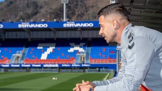 Sergio León ya presume de su nuevo equipo