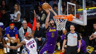 Anthony Davis mete miedo en la noche de los cocos