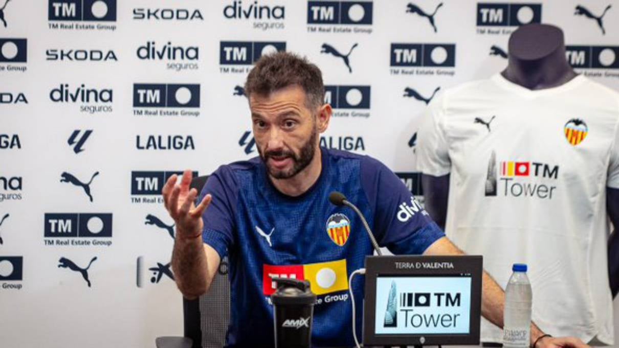 Corberán aclara su papel en los fichajes y la renovación de Almeida