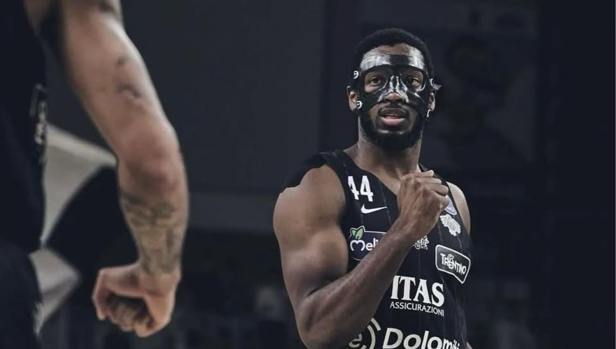 Dicta sentencia y lo echa a la calle