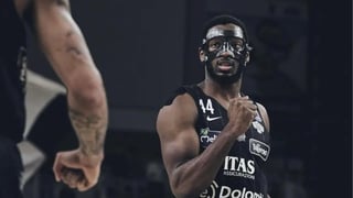 Dicta sentencia y lo echa a la calle