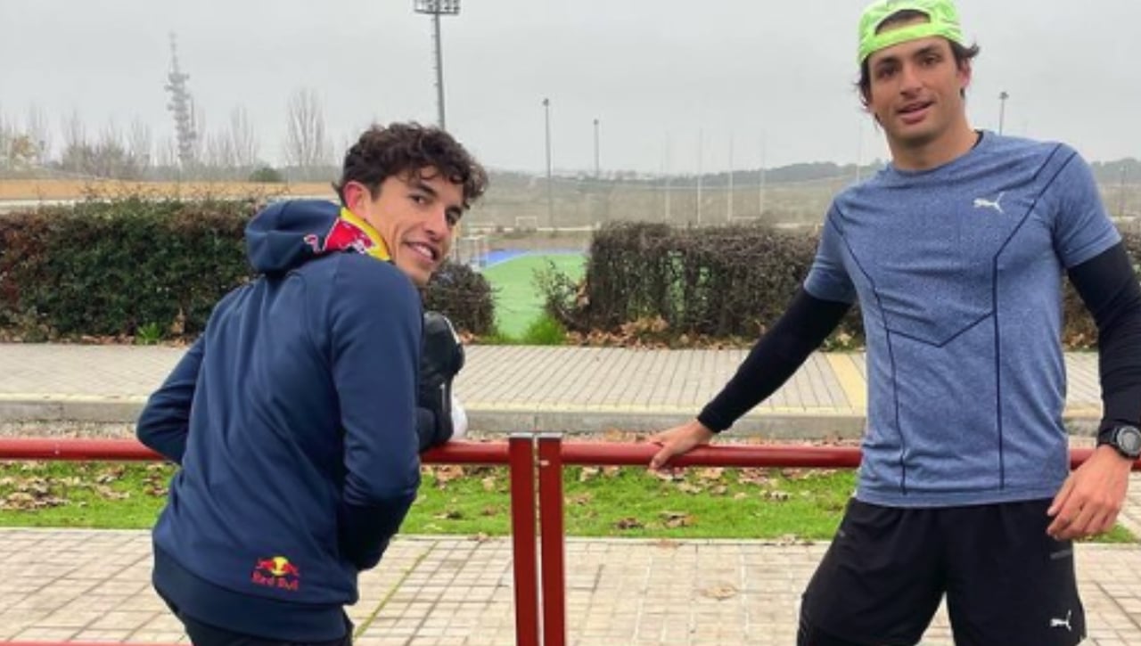 La buena relación entre Carlos Sainz y Marc Márquez al descubierto