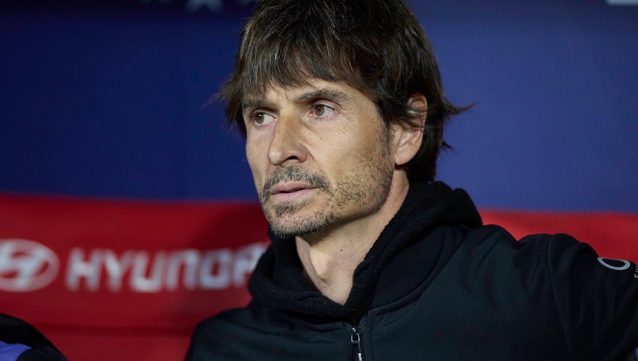 Álvaro Rubio agacha la cabeza