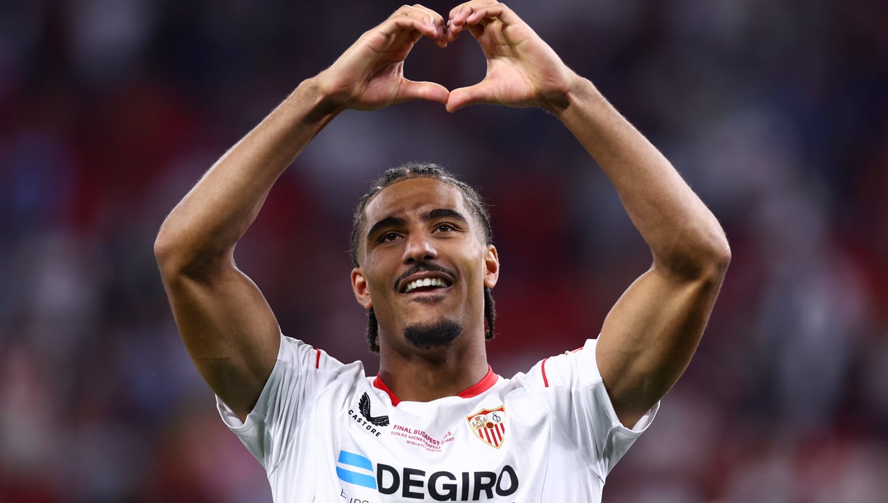 Badé se queda en el Sevilla: firma hasta 2027