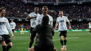 Valencia 3-2 Espanyol: Ramazani, con un penalti en el descuento, consigue la victoria ché en un partido de infarto