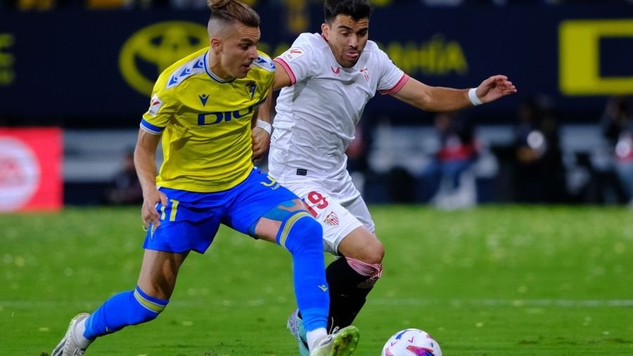 Un error en el acta del árbitro del Cádiz - Sevilla podría dejar una sanción en el aire