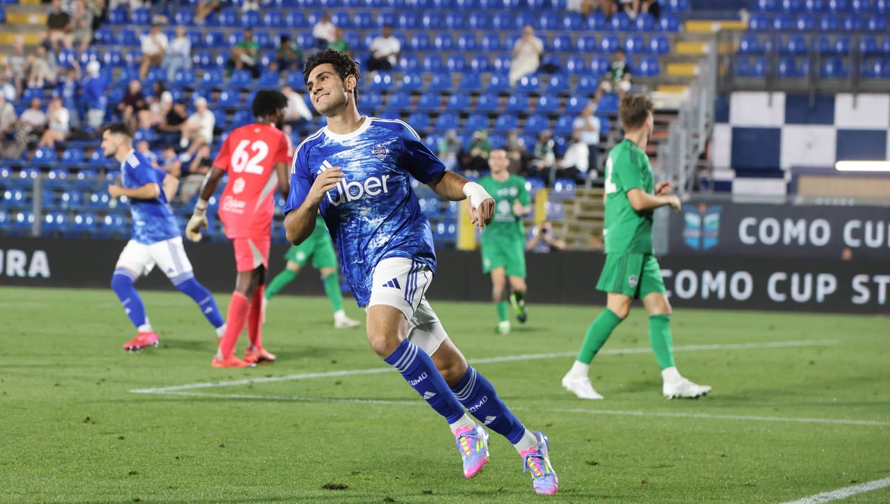 El Valencia decide esperar a Iván Azón