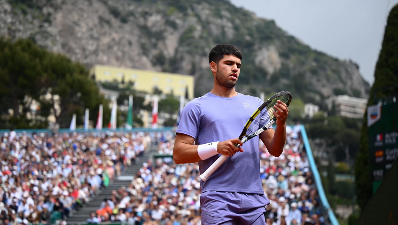 Carlos Alcaraz da un paso más en Montecarlo y amenaza a Sinner