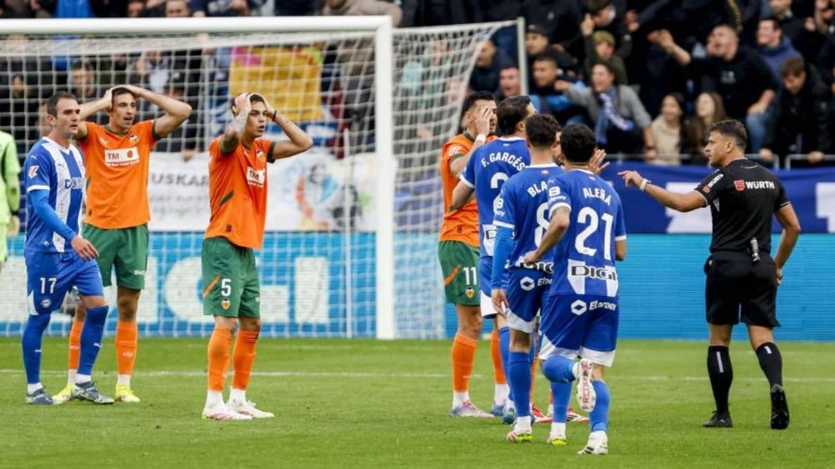 El audio del VAR y la tremenda rajada de Cañizares por el penalti de Mamardashvili 