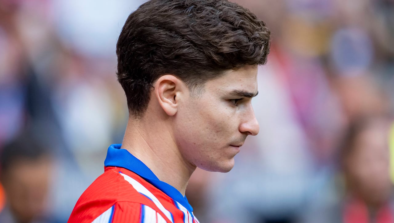 El emotivo detalle de Julián Alvarez con un afectado por la DANA 