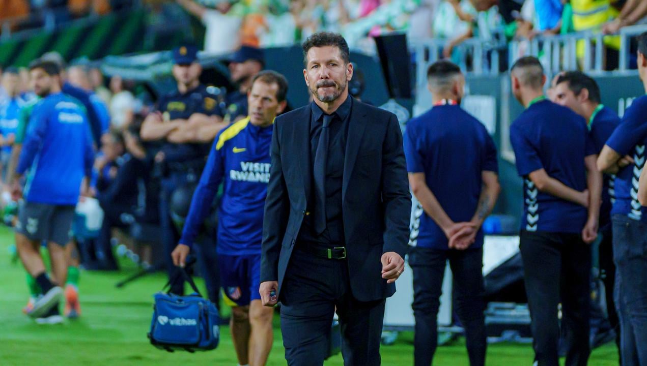 Simeone, preocupado por la lesión de Pablo Barrios, saca pecho: "El Betis hizo un cambio superofensivo, pero..."