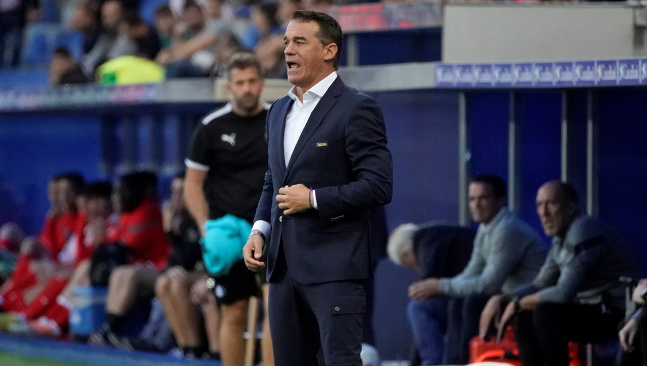 El Alavés confirma la continuidad de Luis García Plaza