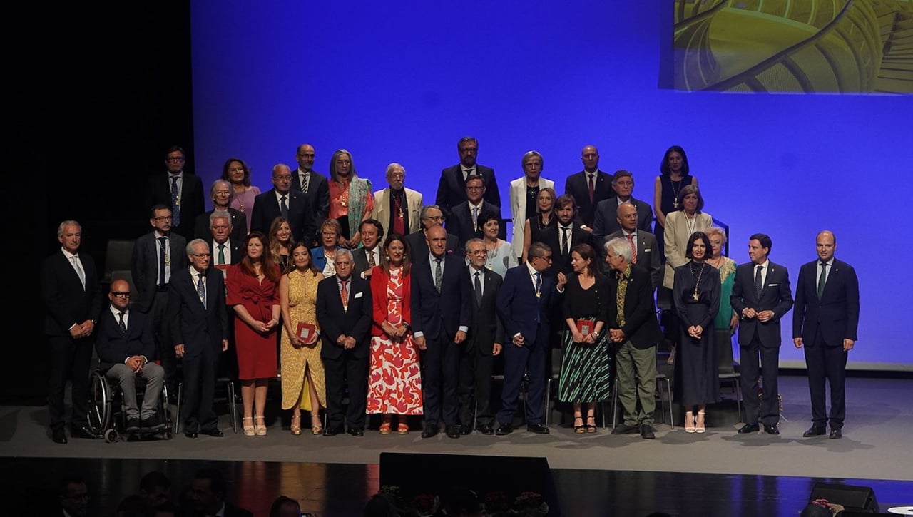 El Ayuntamiento entregó los reconocimientos con motivo del Día de San Fernando