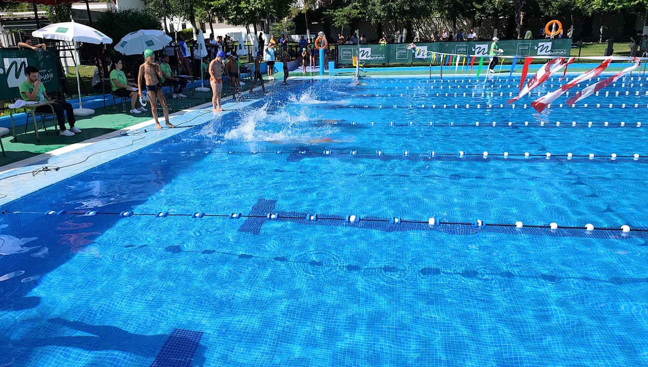 1.264 niños y niñas acuden a la llamada de la natación en Sevilla