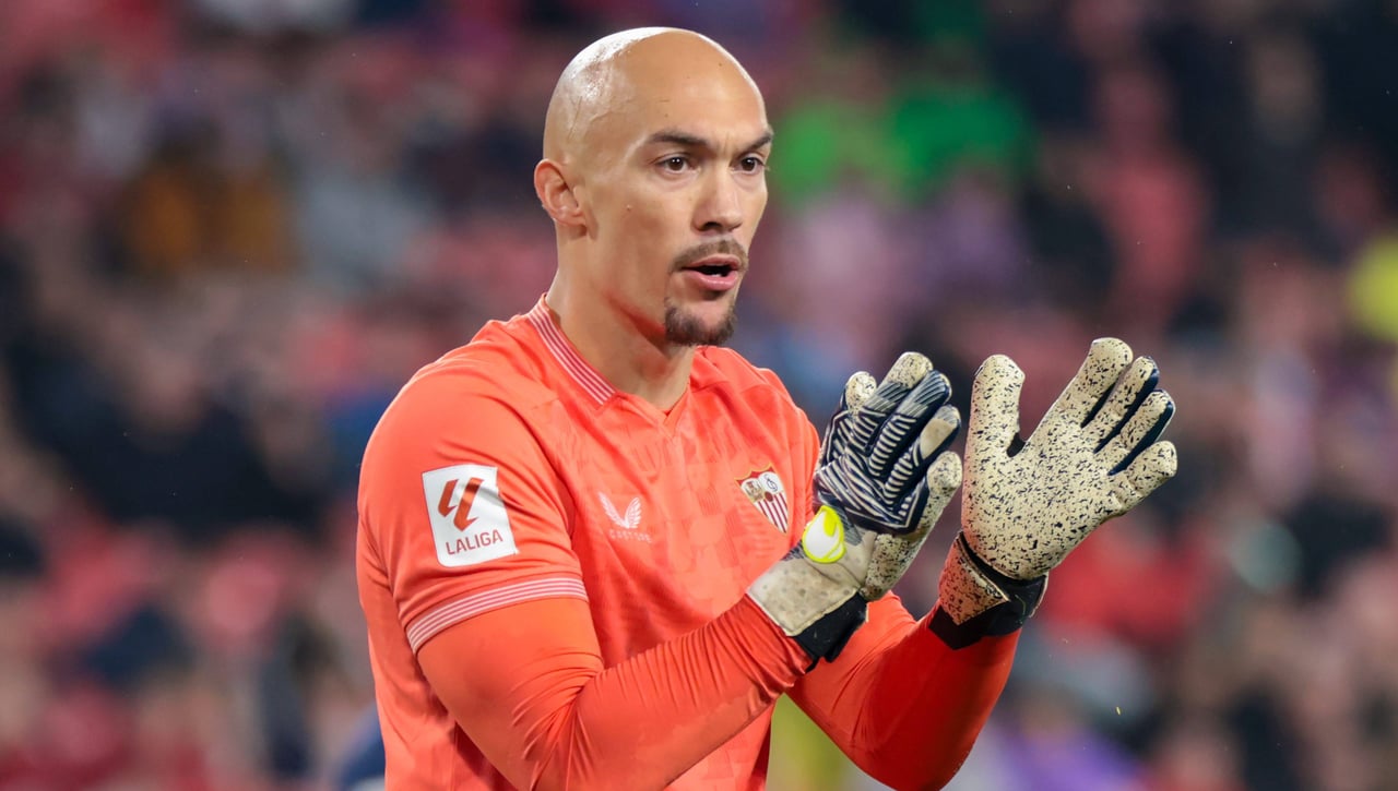 El Sevilla encuentra una vía de escape para Dmitrovic en LaLiga