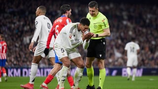 Bellingham insultó al linier y se libró de la expulsión