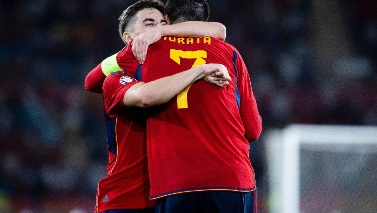 Fabián, Joselu y Ansu Fati, retratados en el gol de Morata ante Escocia