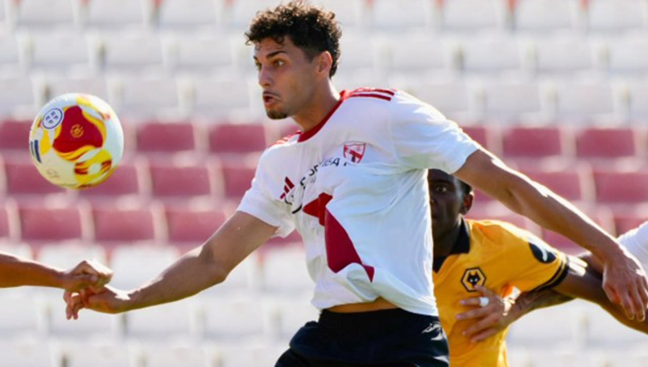Álex Costa aprieta al Sevilla para que cumpla su promesa 