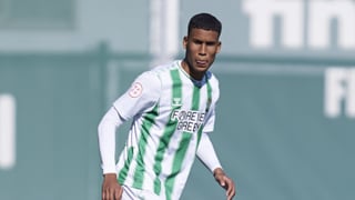 Tras Juan Cruz y Yanis, Álex Pérez puede hacer las maletas en el Betis