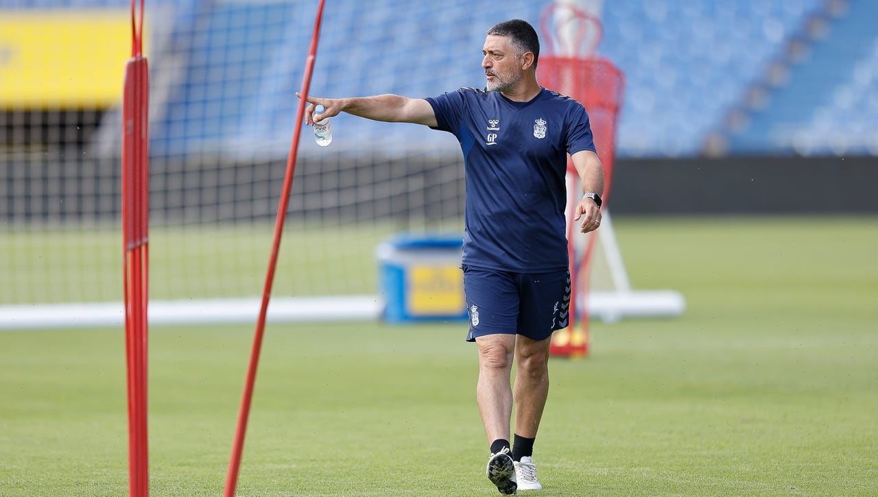 Dura rajada de García Pimienta contra el árbitro del Sevilla - Las Palmas 