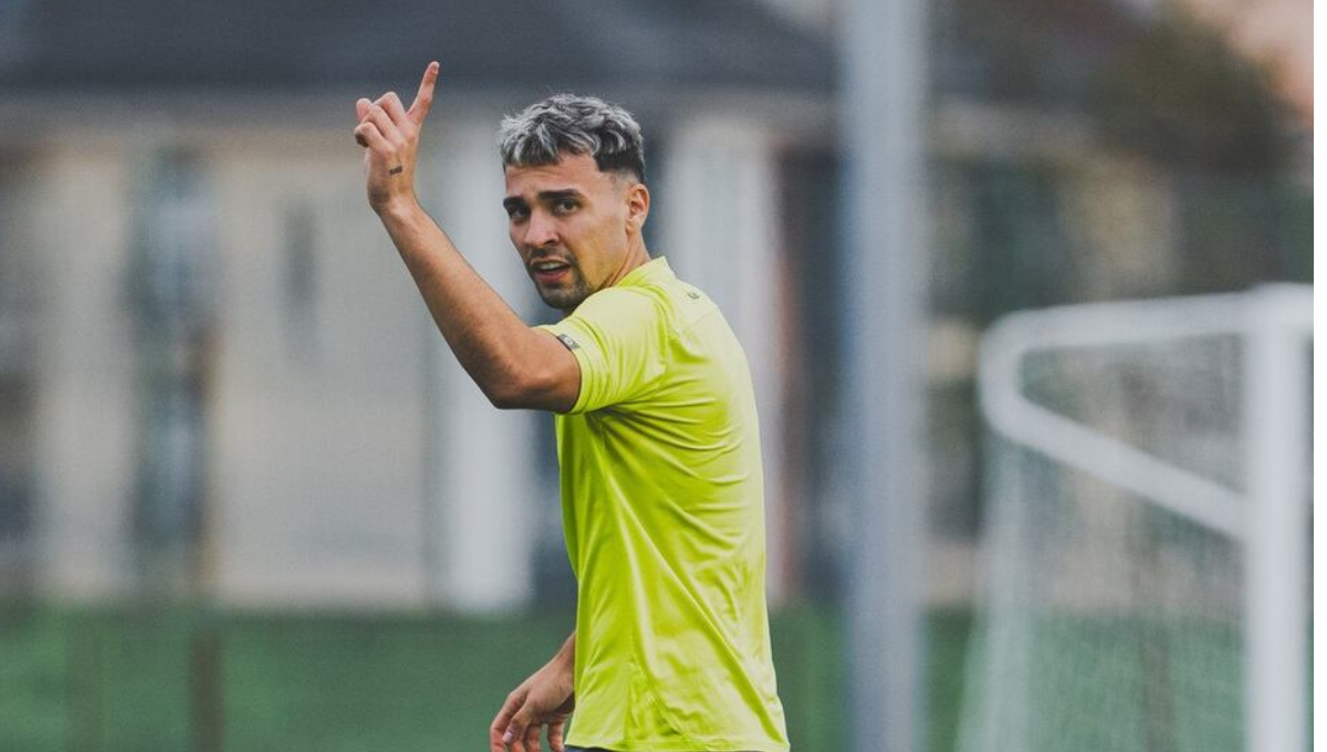 Arana tiene su futuro decidido: "Defiendo los colores del Racing pero Las Palmas es mi equipo"