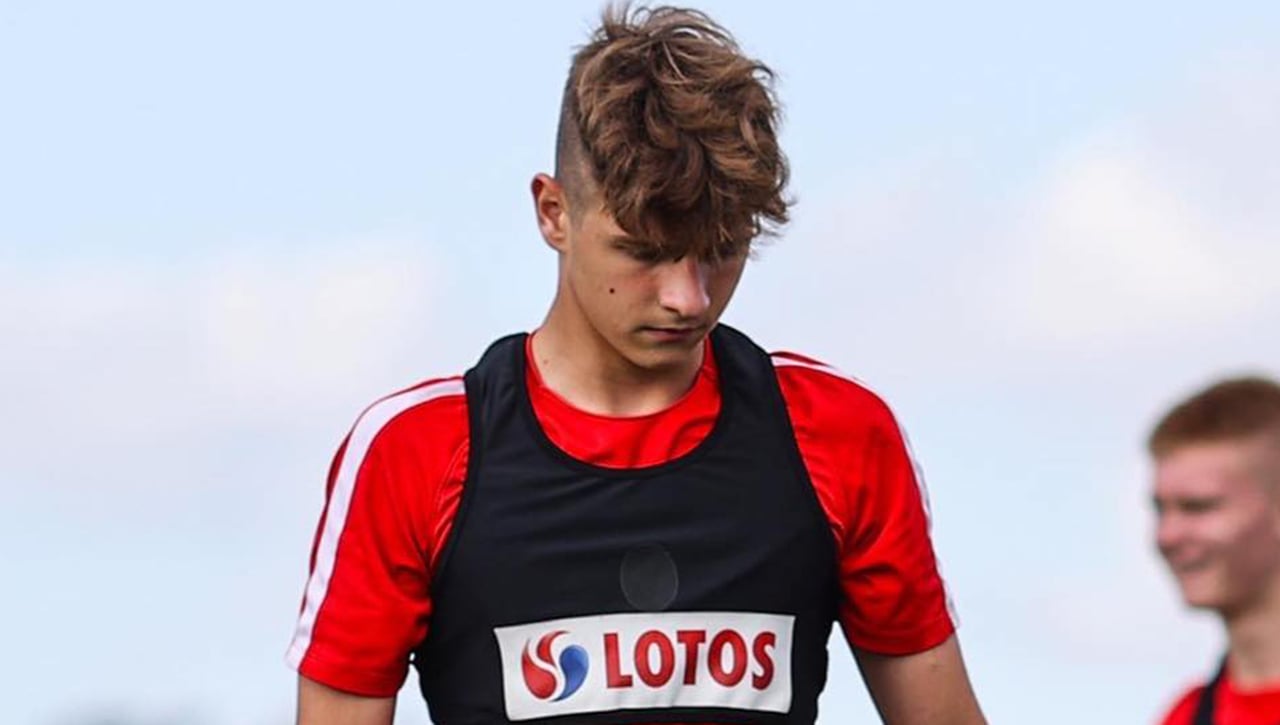 El delantero deseado por la Real Sociedad, pillado en un bar y apartado de su selección 