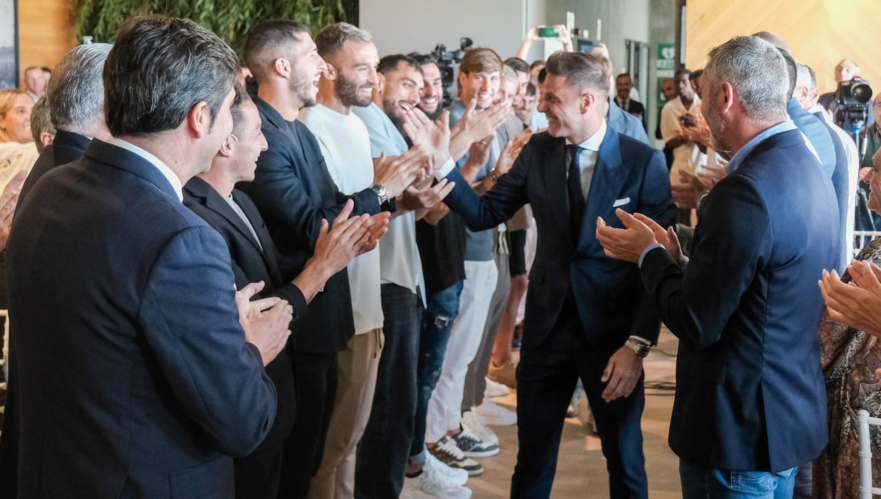 Joaquín, suma y sigue en el Betis: récord, "gol al Sevilla y renovación"