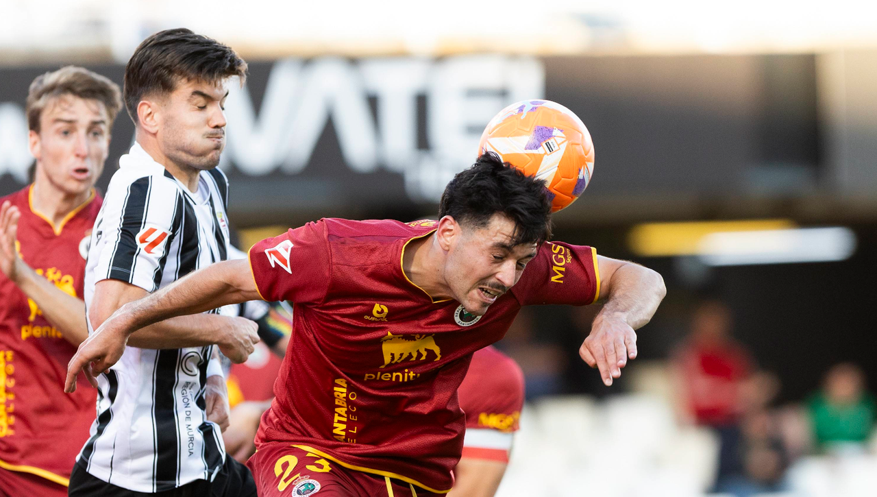 Así queda la clasificación de LaLiga Hypermotion tras el triunfo del Almería y el tropiezo del Racing de Santander