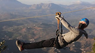 La tirolina más larga de España y donde puedes dormir, en Andalucía
