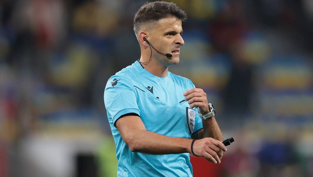 Gil Manzano pita lo que ni Mestalla pide y el Villarreal no da crédito