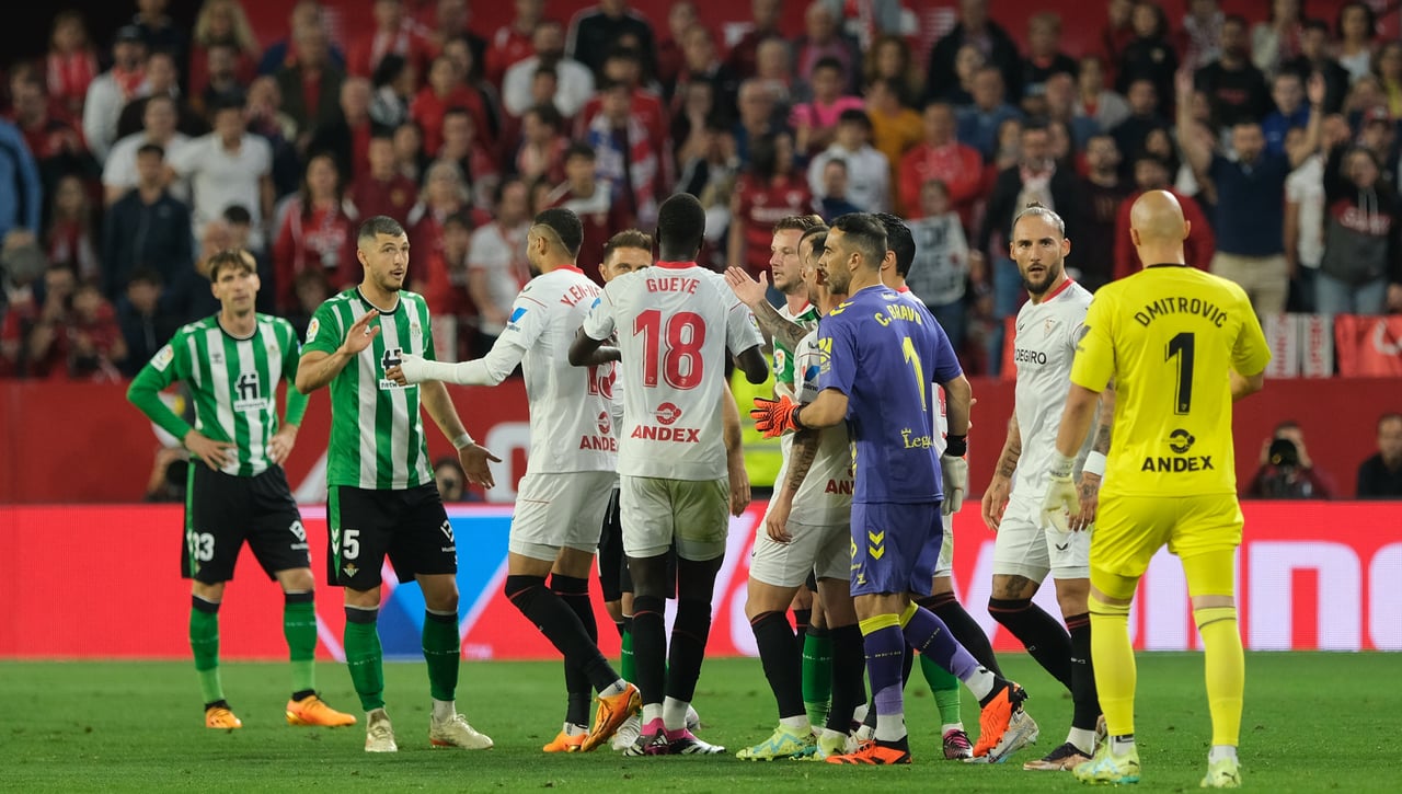 Miranda y su entrada en el derbi: "Recibí insultos pero los ﻿que me conocen saben que lo de Navas no fue adrede"