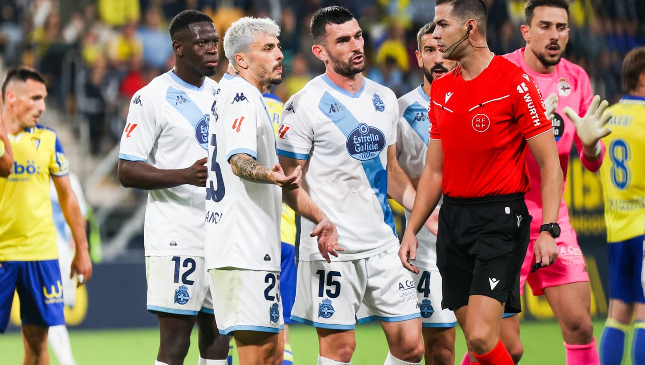 Resumen jornada 17 de LaLiga Hypermotion: El Dépor arrolla al Cádiz y Almería se lleva el derbi andaluz