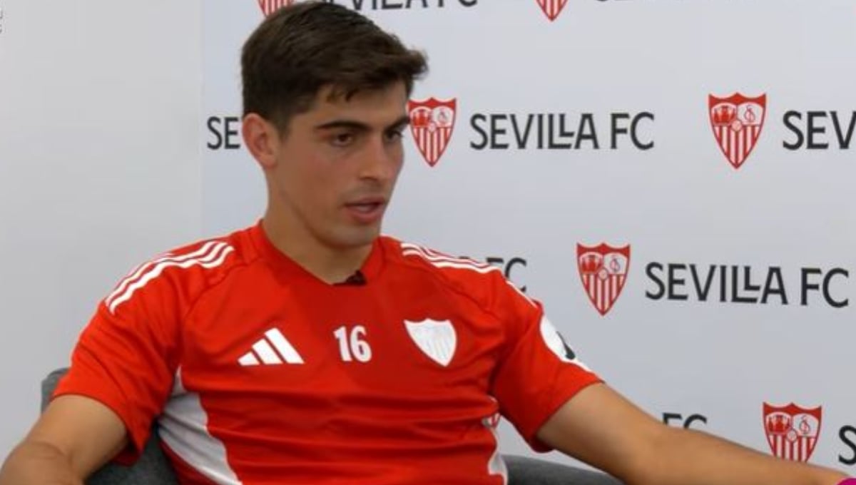 Juanlu reconoce que esperaba jugar más y habla de su incierto futuro en el Sevilla: "La cabeza no deja de darle vueltas"