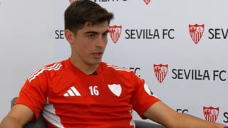 Juanlu reconoce que esperaba jugar más y habla de su incierto futuro en el Sevilla: "La cabeza no deja de darle vueltas"  