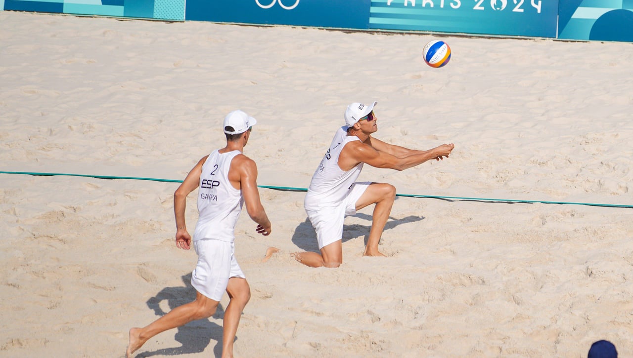 Herrera y Gavira lideran el voley español