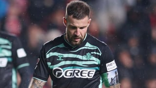 El Betis responde al insulto homófobo a Aitor Ruibal con el aplaudido cartel del Betis - Getafe