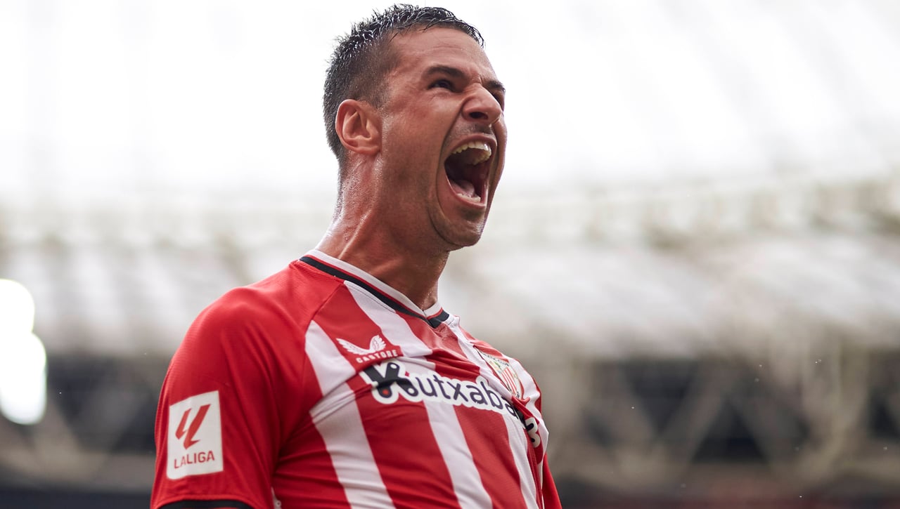 Guruzeta, con Aritz Aduriz en la cabeza