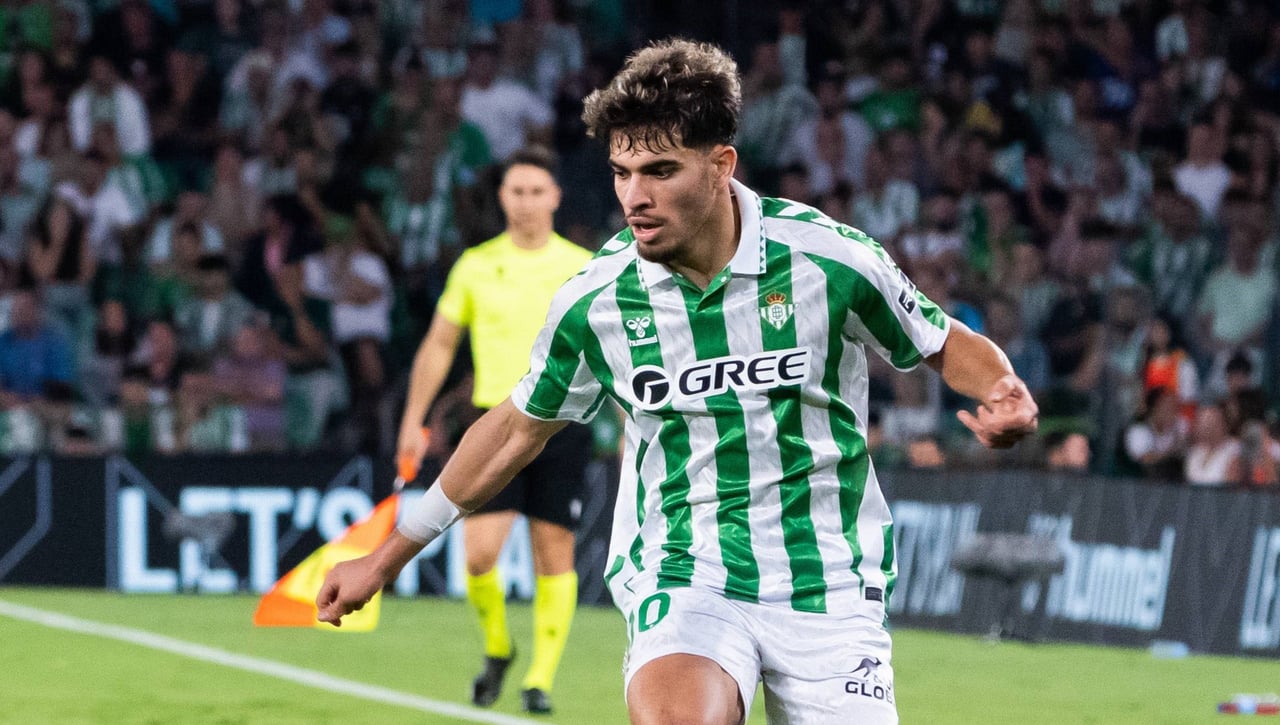 El Betis anuncia la renovación de Ez Abde