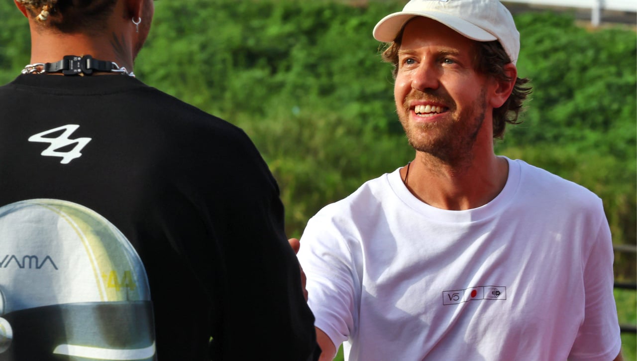 Sebastian Vettel se 'cuela' en el estreno de Hamilton con Ferrari