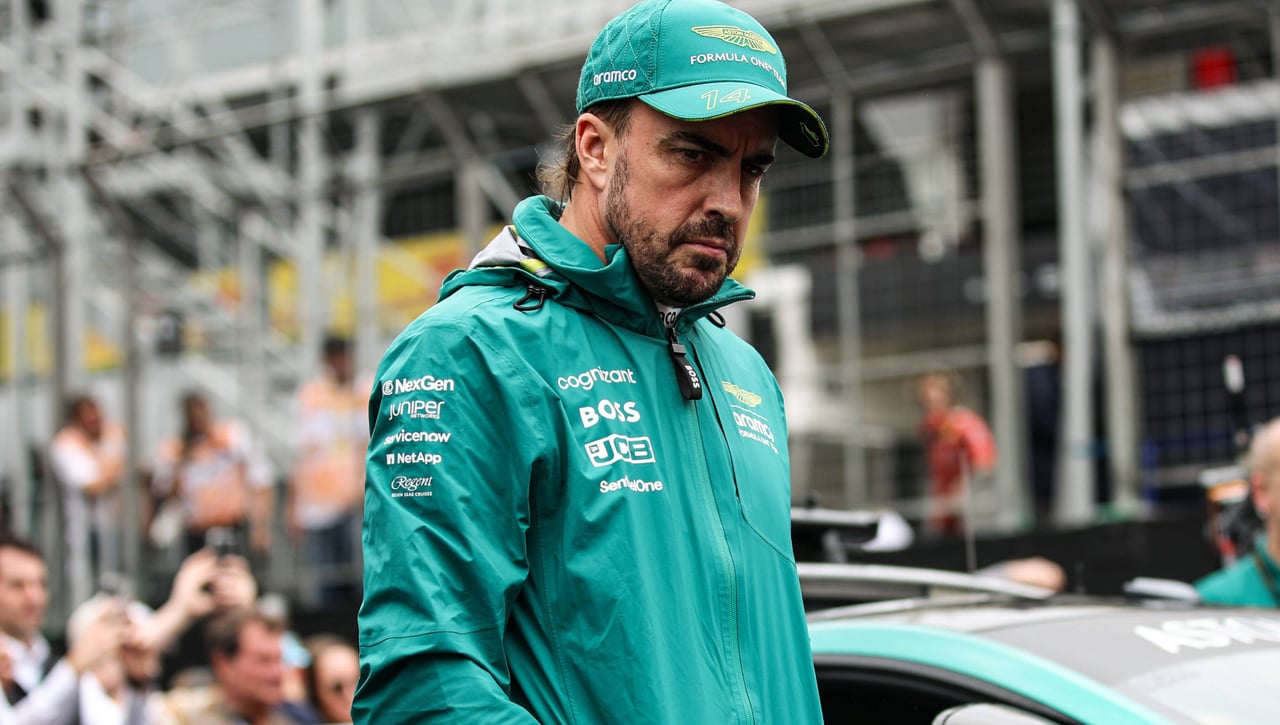 Fernando Alonso se la lía a Ferrari en un evento histórico