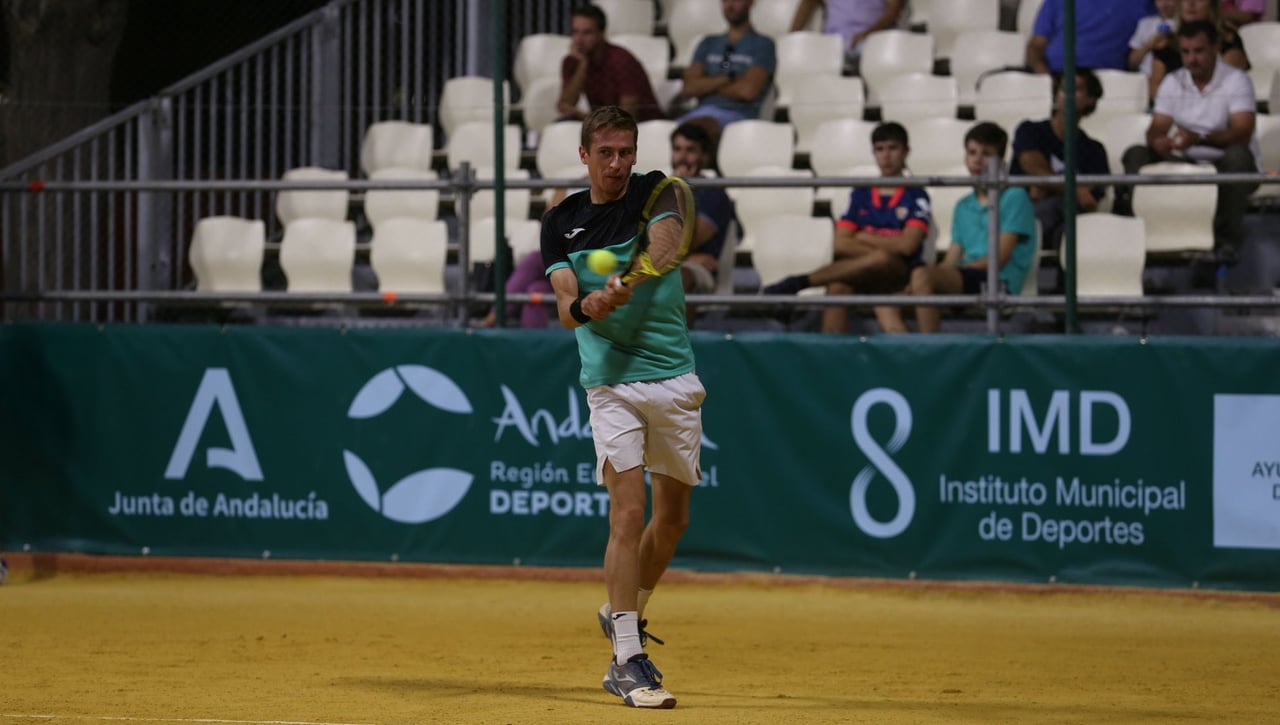 Coppejans gana el duelo de campeones y Zapata avanza con fuerza en la Copa Sevilla de Tenis