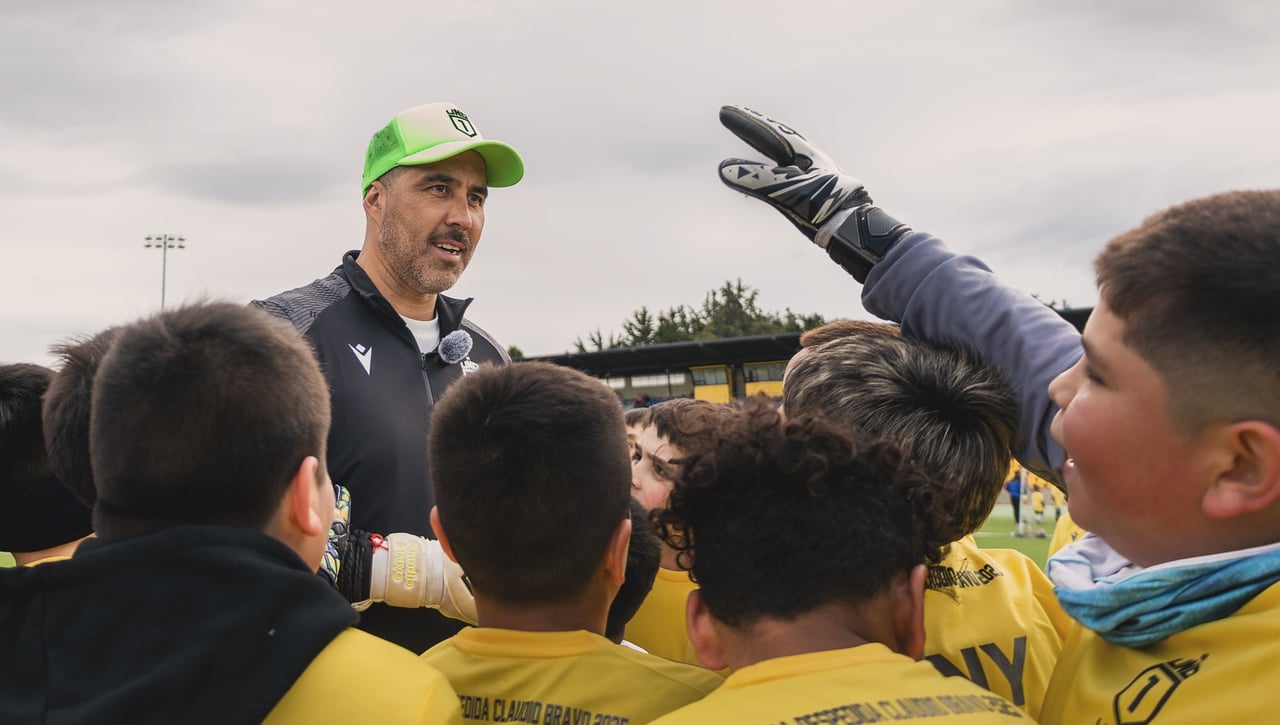 El nuevo 'trabajo' de Claudio Bravo, que le hace disfrutar "como un niño chico"