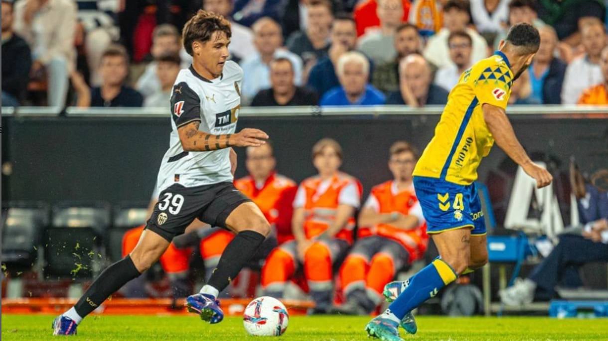 Dos fichajes del Valencia, con ofertas para salir a Segunda división