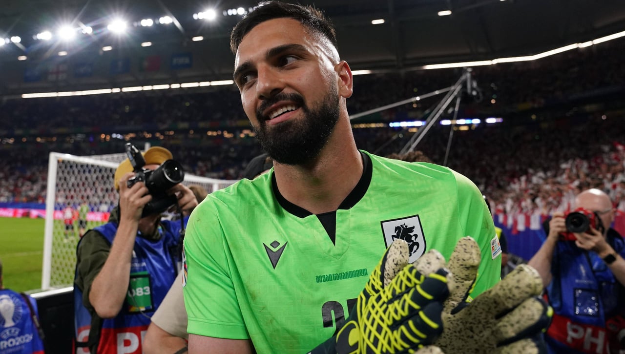 El futuro de Mamardashvili se apodera de la presentación de Dimitrievski