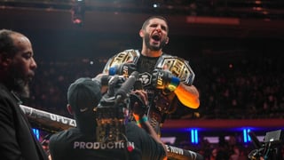 Makhachev se aleja de Ilia Topuria en la UFC